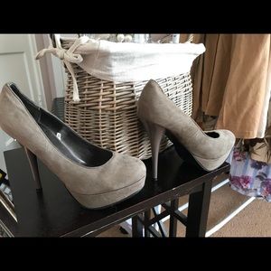Taupe Heels!